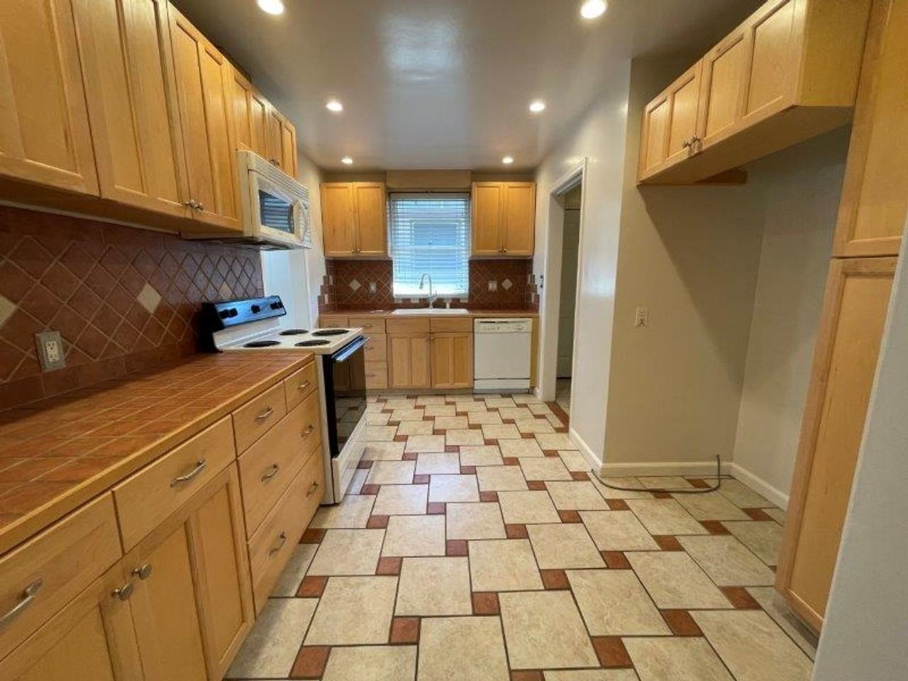 3922 Arden Way - Photo 3 of 23