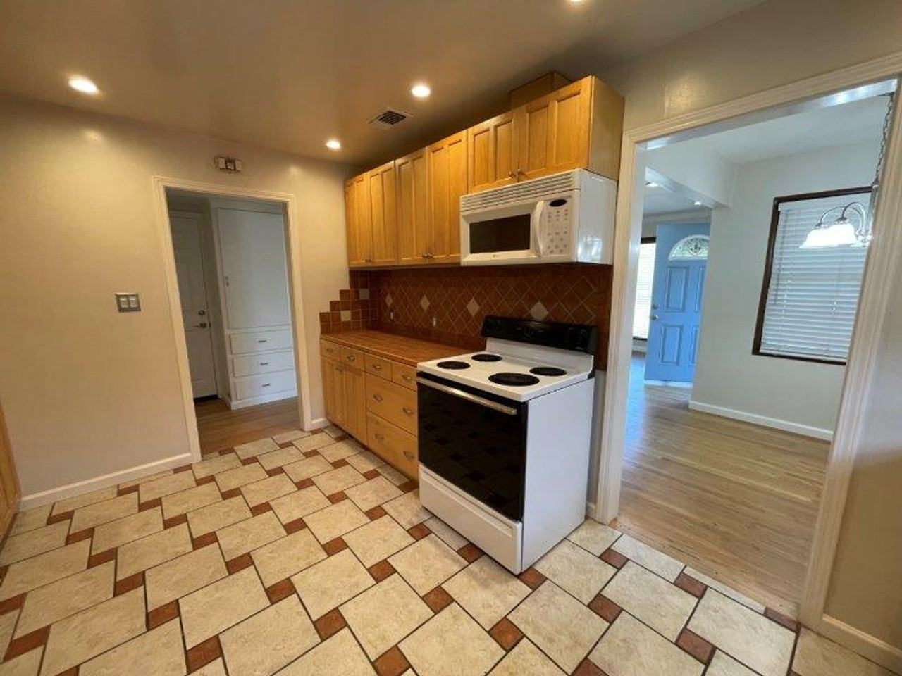 3922 Arden Way - Photo 4 of 23