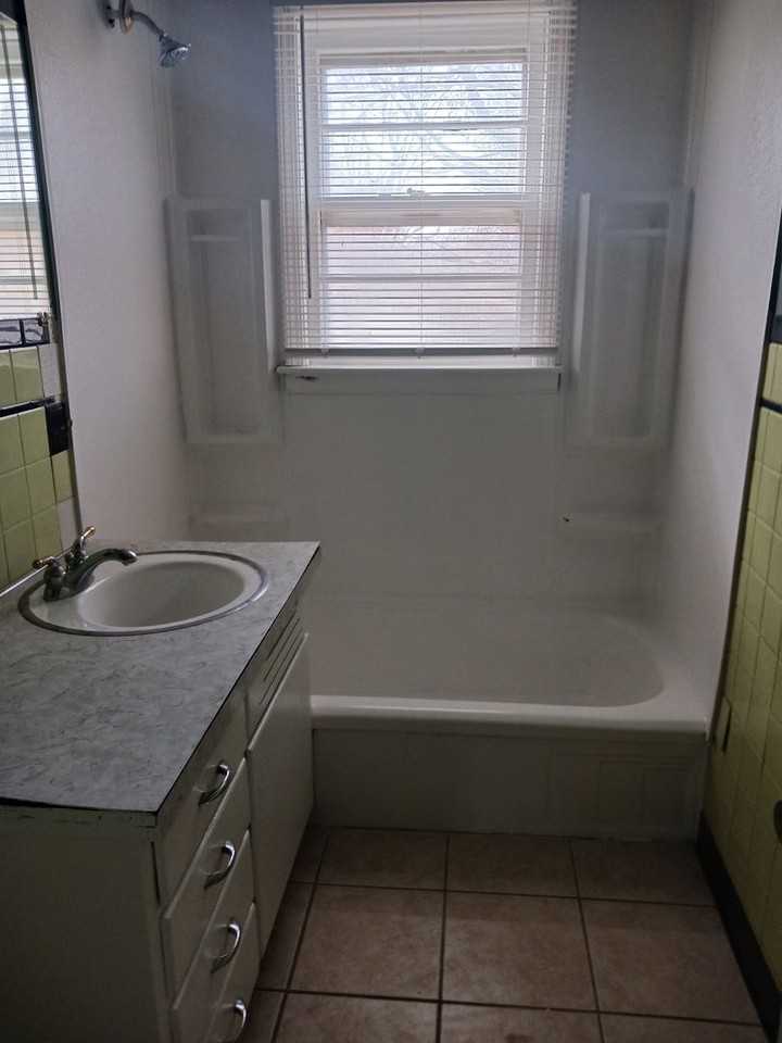 2500 N 47th St - Photo 6 of 9