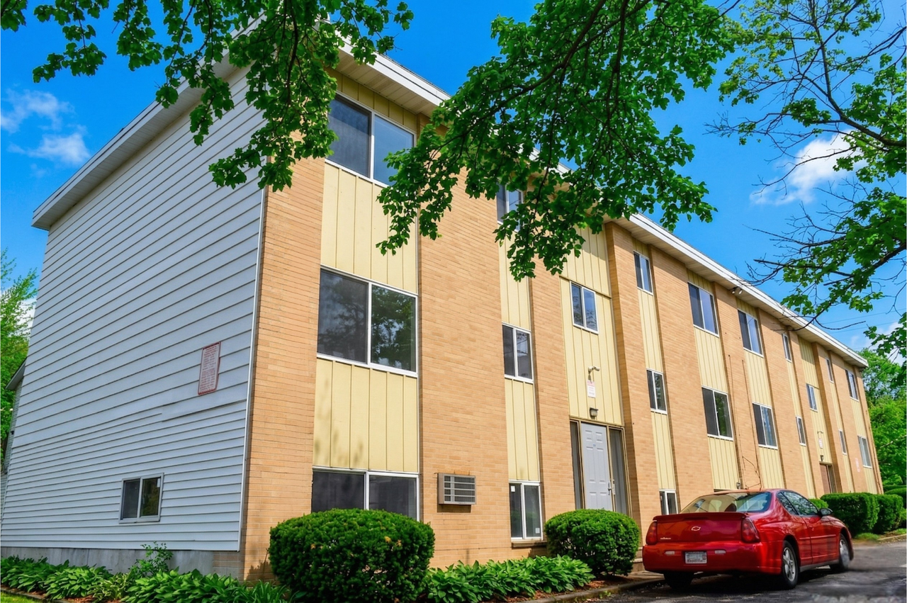 39 Rhodes Ave - Photo 2 of 12