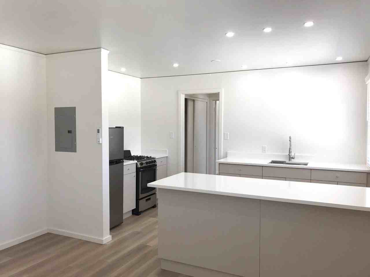 535 Kiva St #7 - Photo 3 of 12