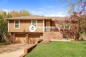 featured image of 216 W Heritage Dr