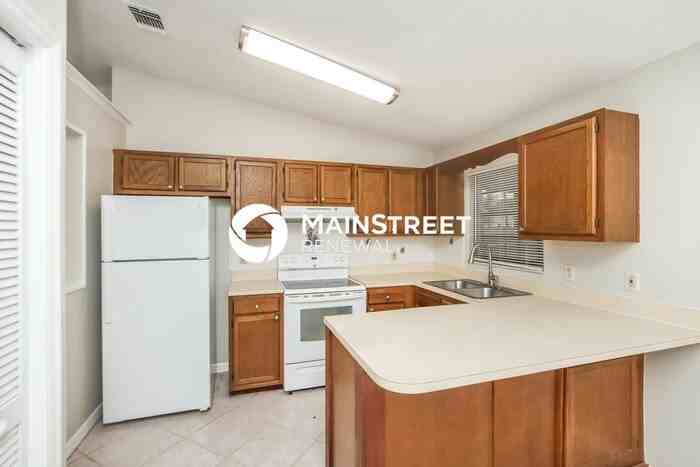 1325 Helvenston St Nw - Photo 6 of 16