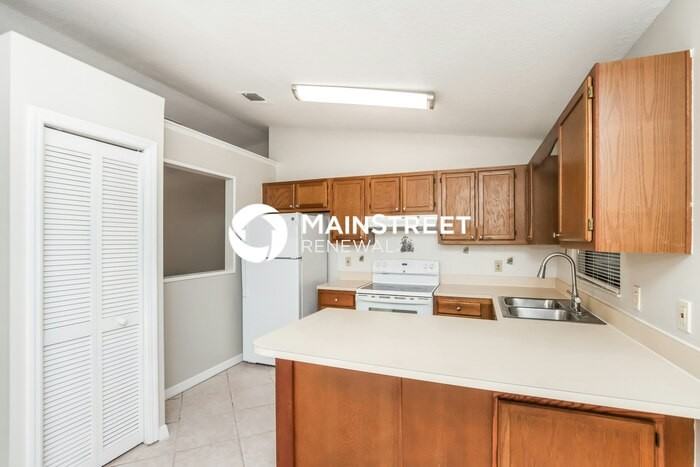 1325 Helvenston St Nw - Photo 7 of 16