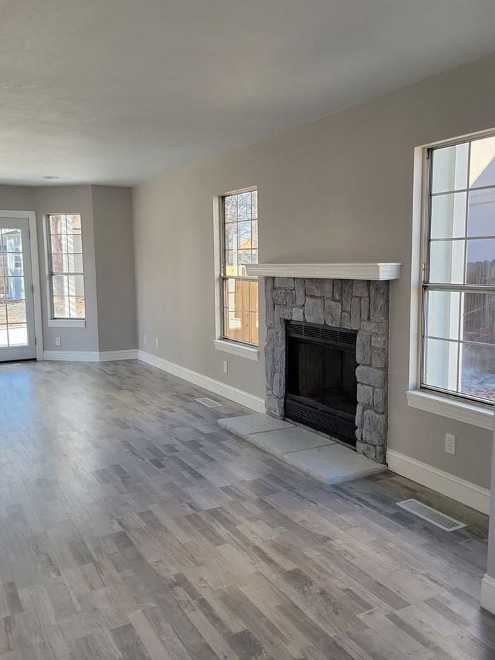 1272 Skylark St - Photo 5 of 32