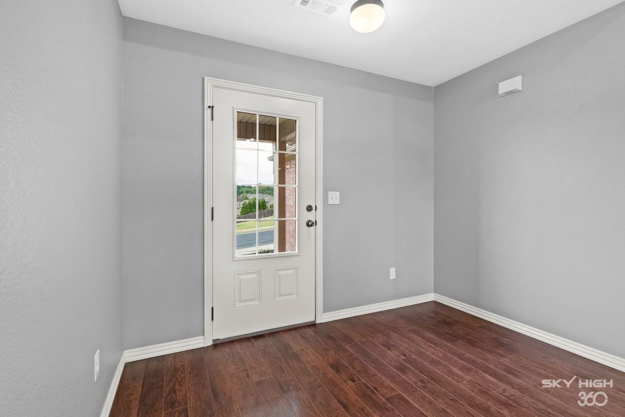 1921 Price Ave - Photo 5 of 28