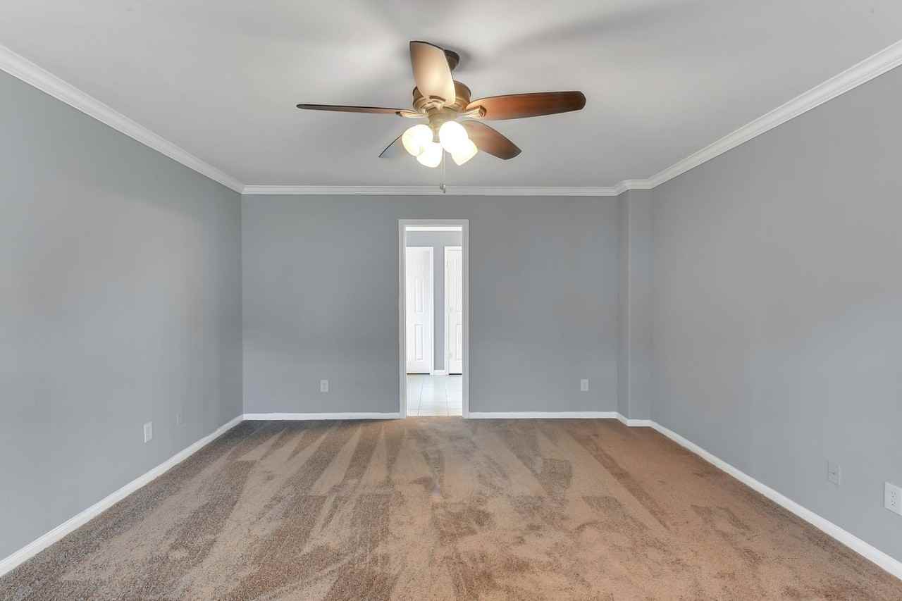 223 Fantasy Ln - Photo 3 of 31