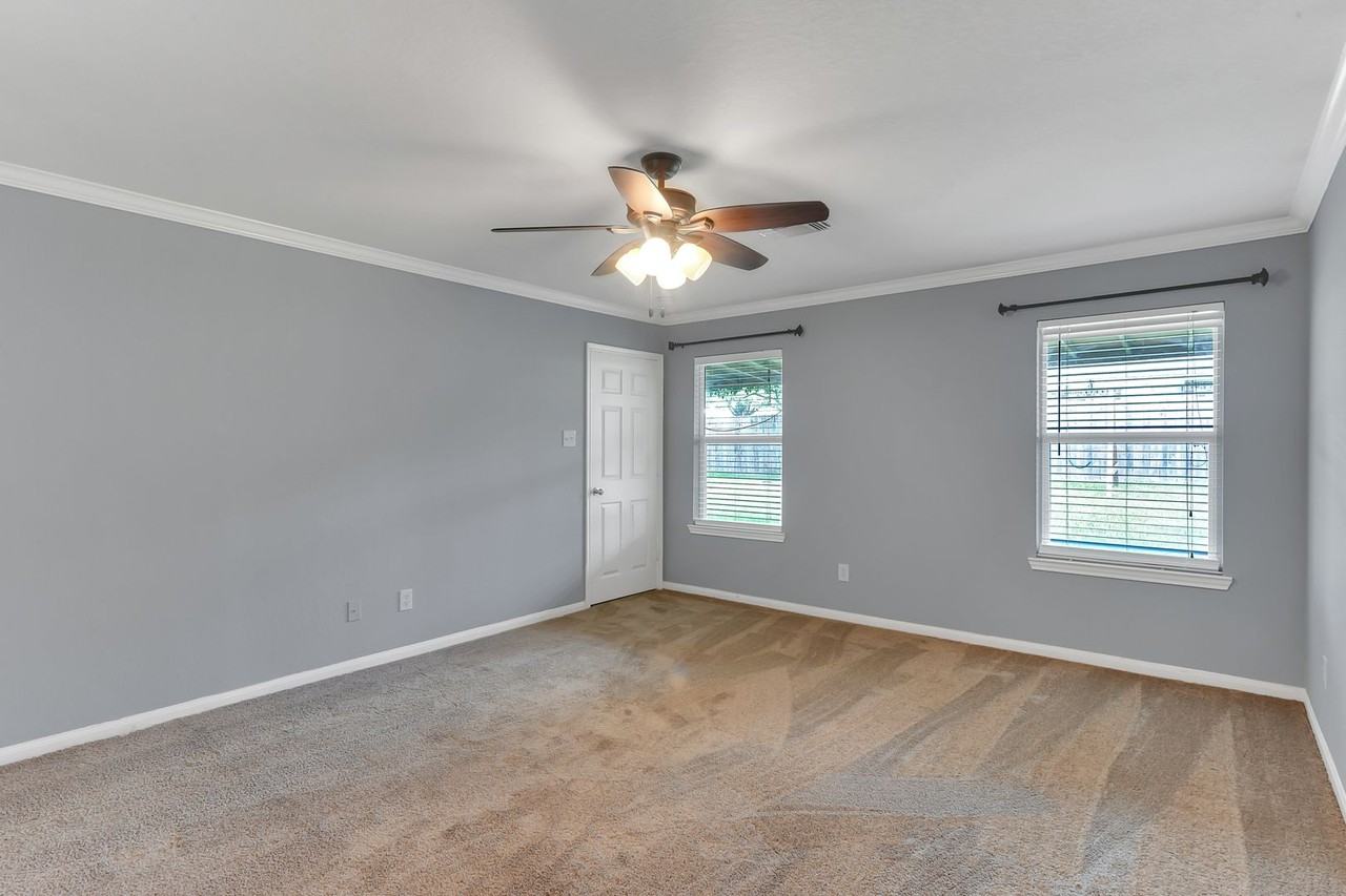 223 Fantasy Ln - Photo 4 of 31