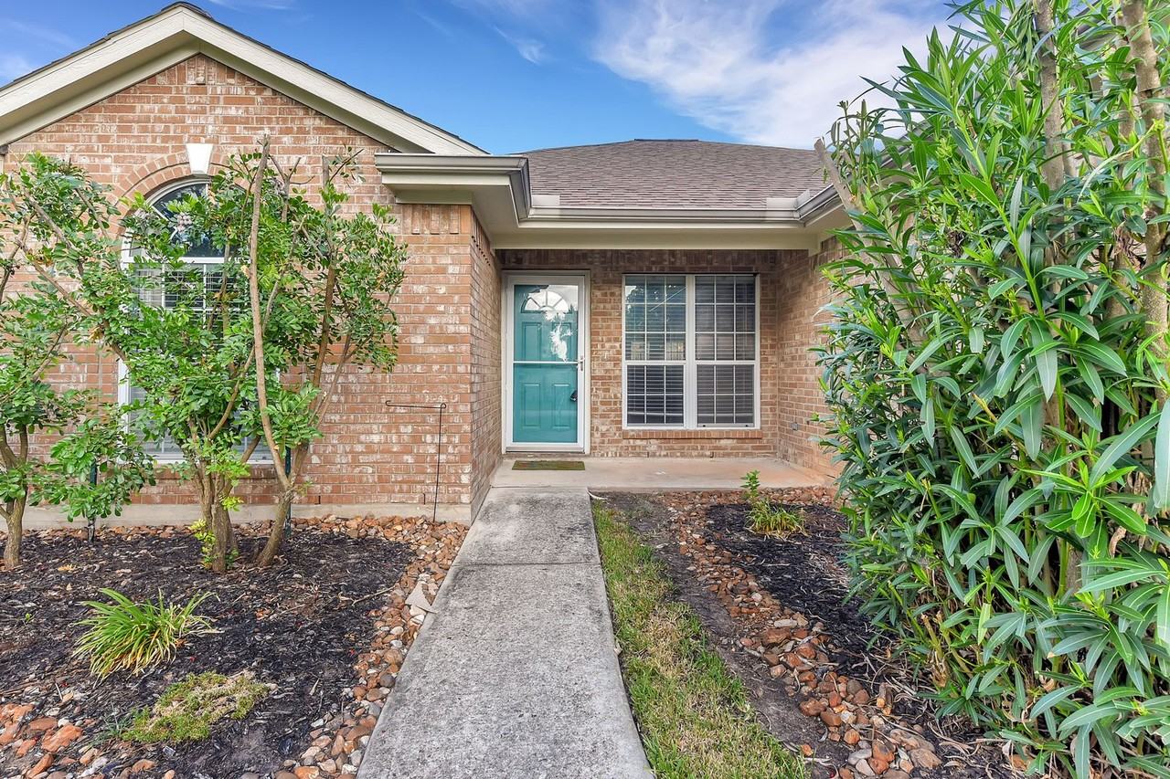 223 Fantasy Ln - Photo 7 of 31