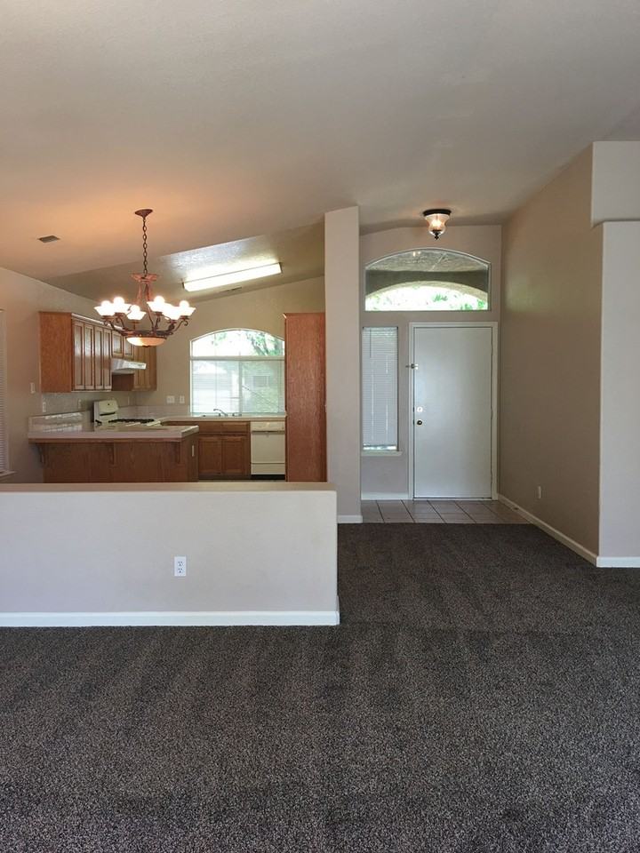 6137 N Alva Ave - Photo 3 of 13