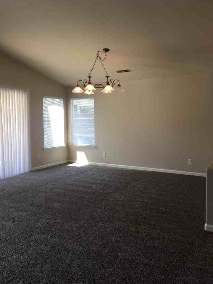 6137 N Alva Ave - Photo 5 of 13
