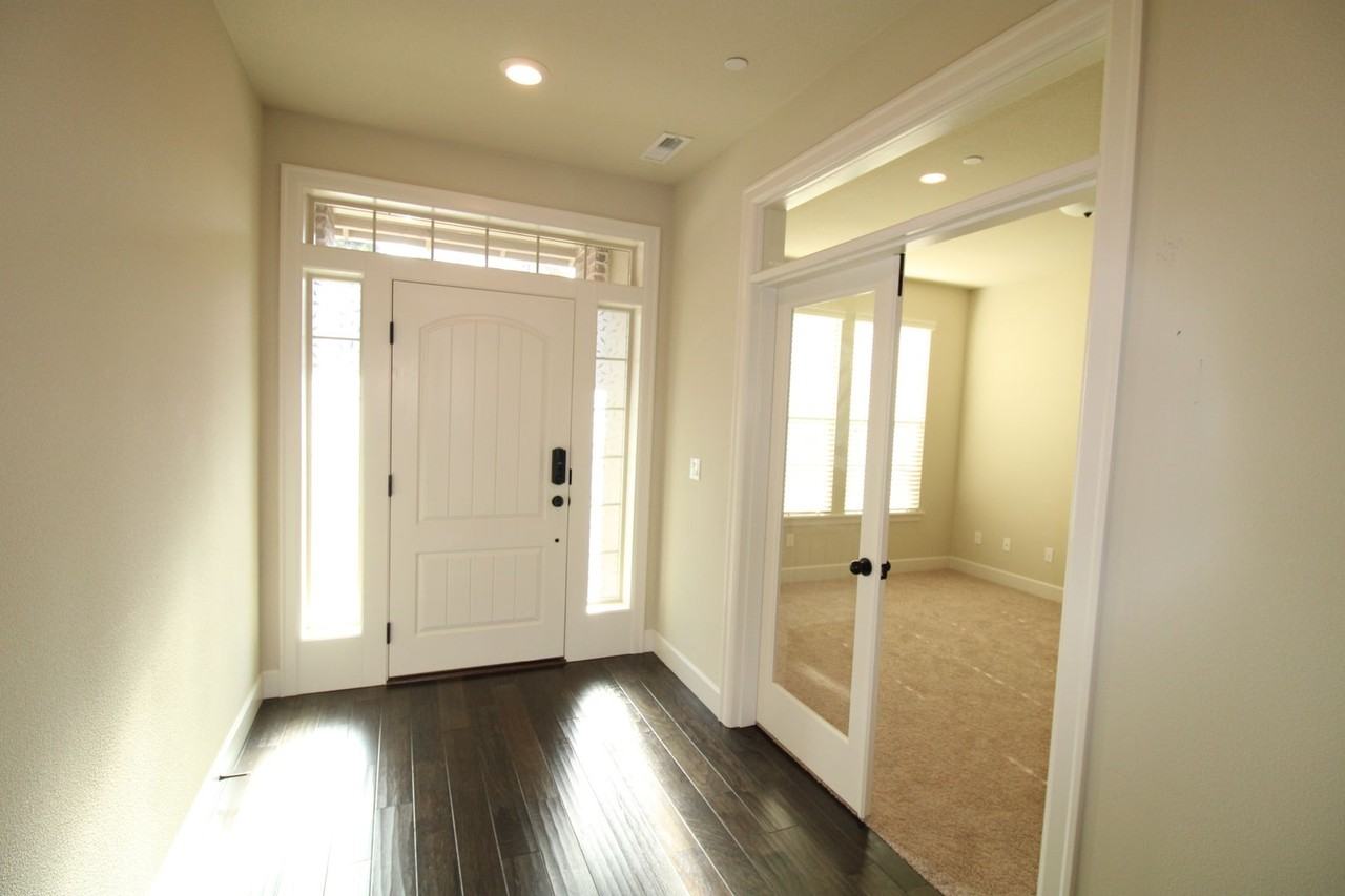 2317 Nw 41st Ave - Photo 2 of 32