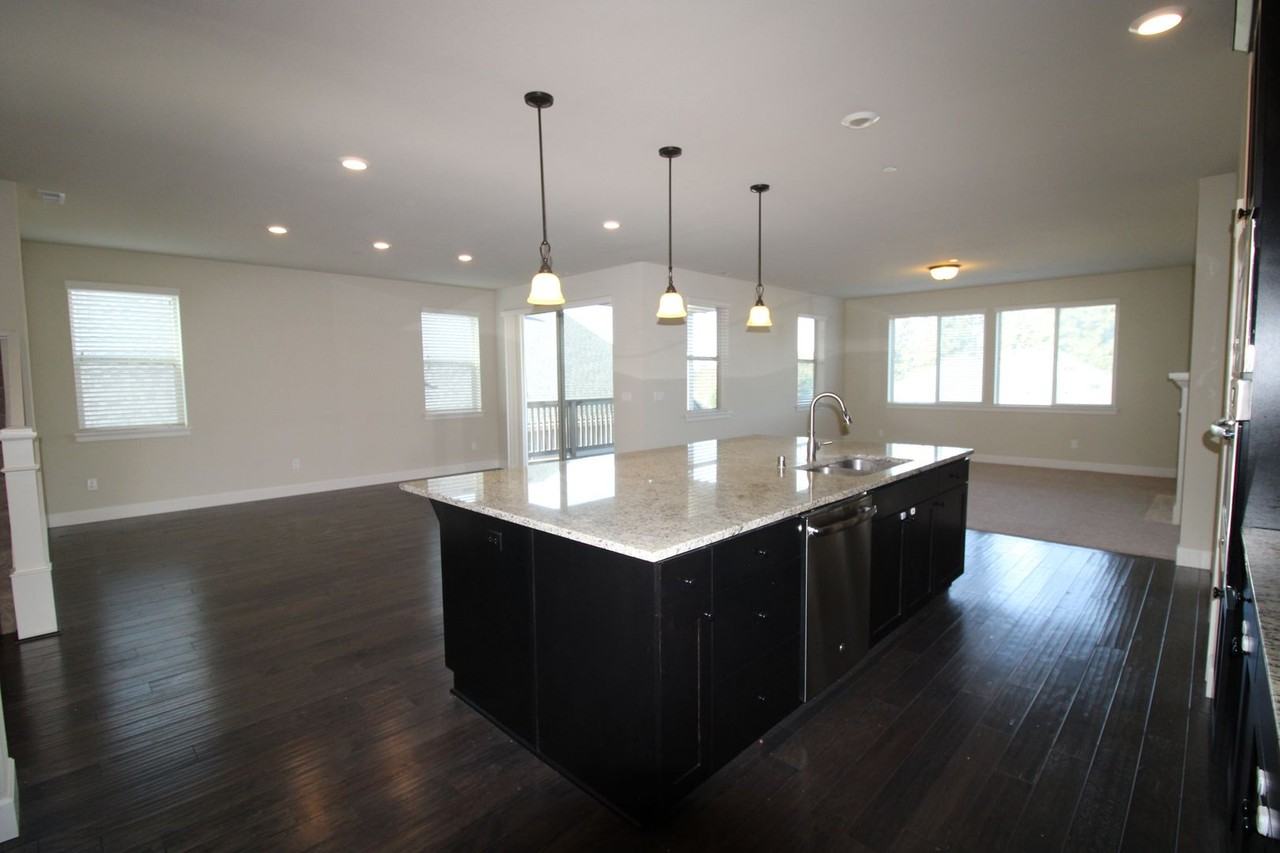 2317 Nw 41st Ave - Photo 6 of 32
