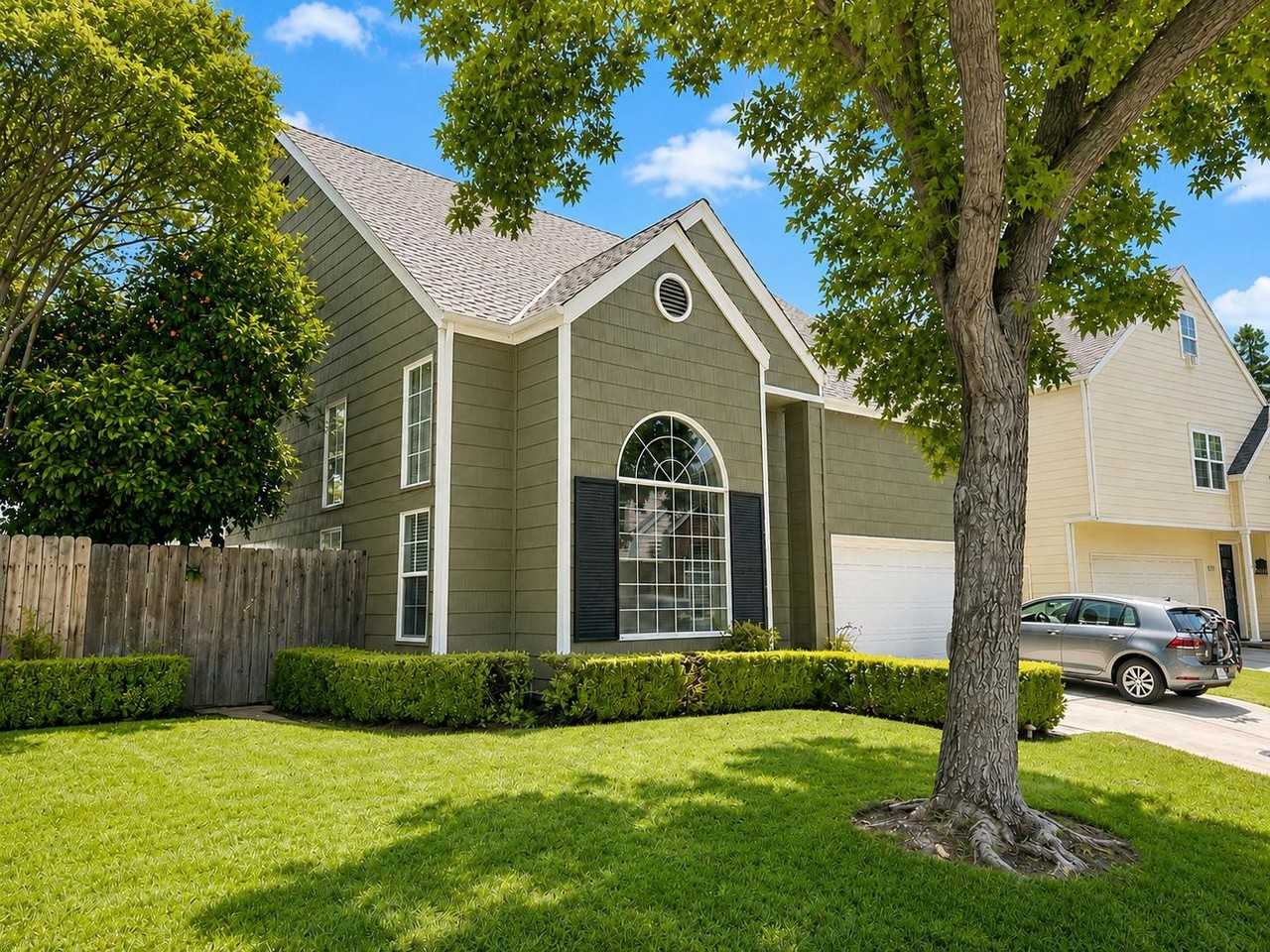 1047 E Monticello Cir - Photo 2 of 33