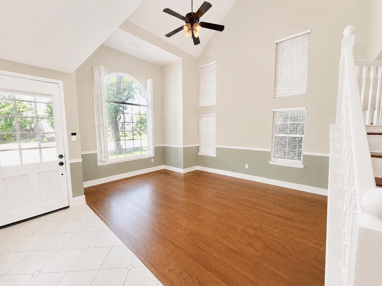 1047 E Monticello Cir - Photo 3 of 33