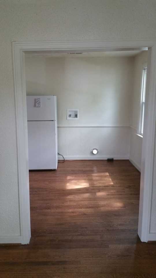 1806 Watts Ln - Photo 2 of 5