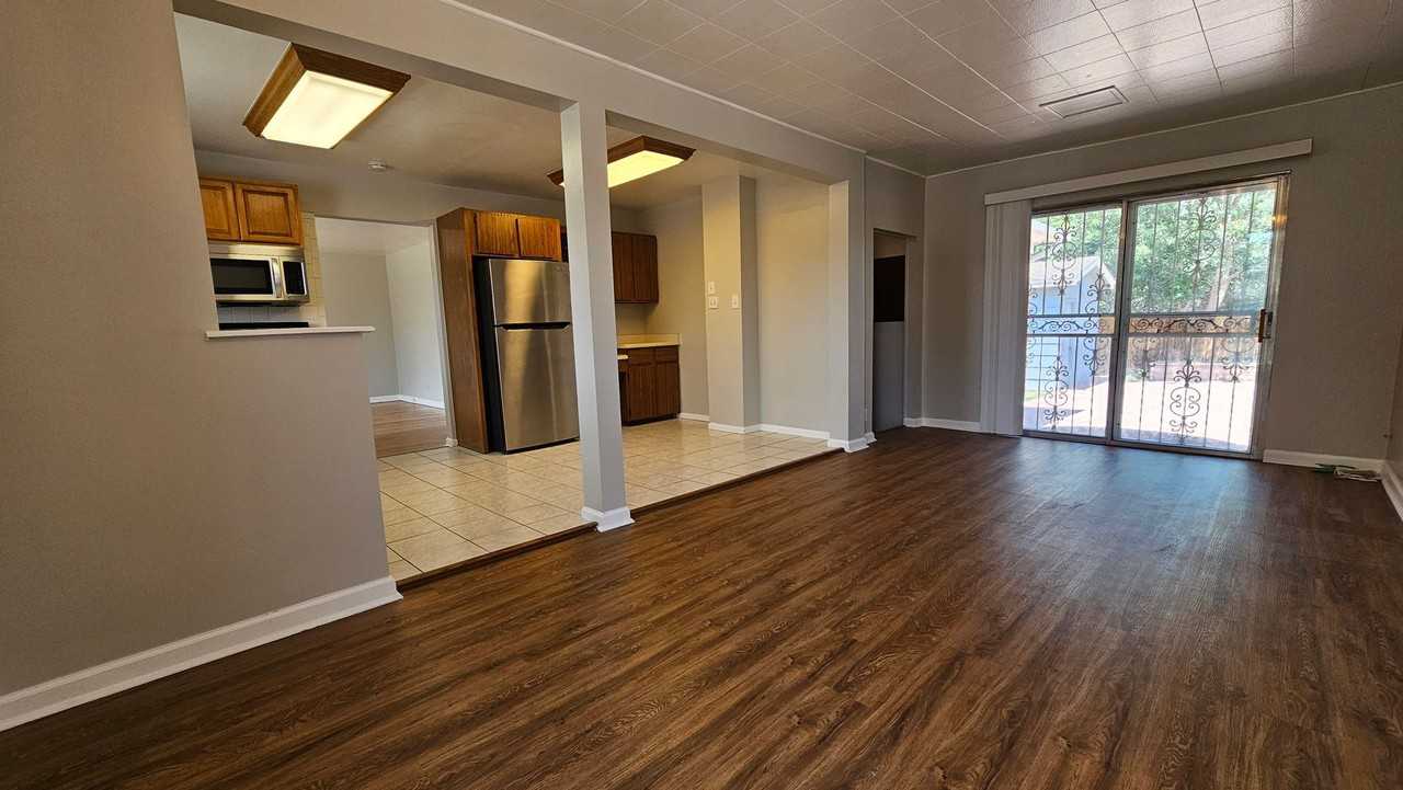10841 Mildred Dr - Photo 3 of 21