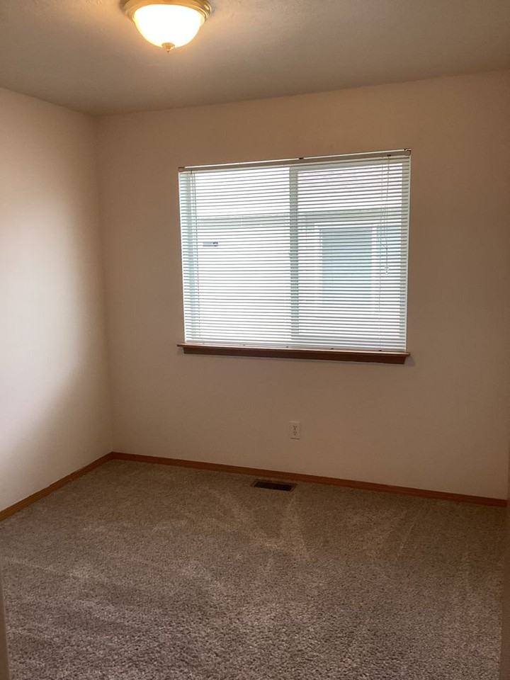 1102 S Aspen Pl - Photo 6 of 12