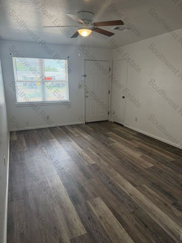 3025 Sheridan St - Photo 3 of 12