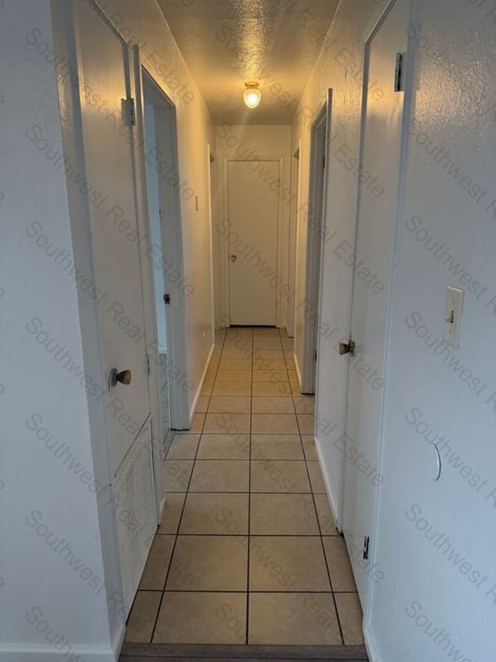 3025 Sheridan St - Photo 4 of 12