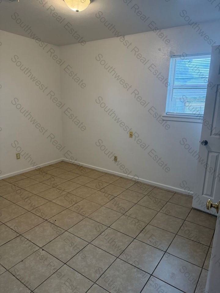 3025 Sheridan St - Photo 7 of 12