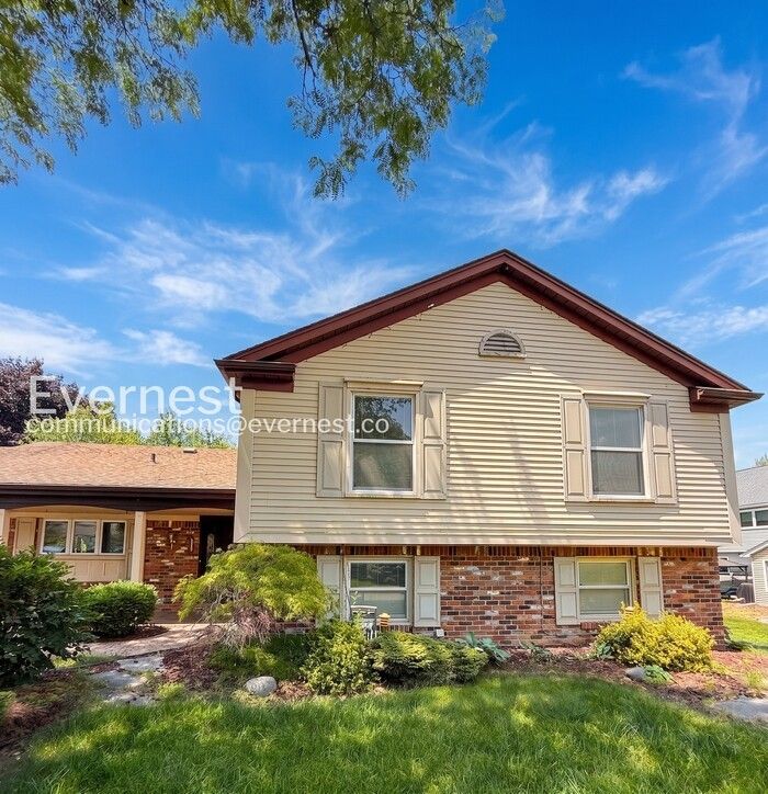 42021 Banbury Ct - Photo 2 of 50