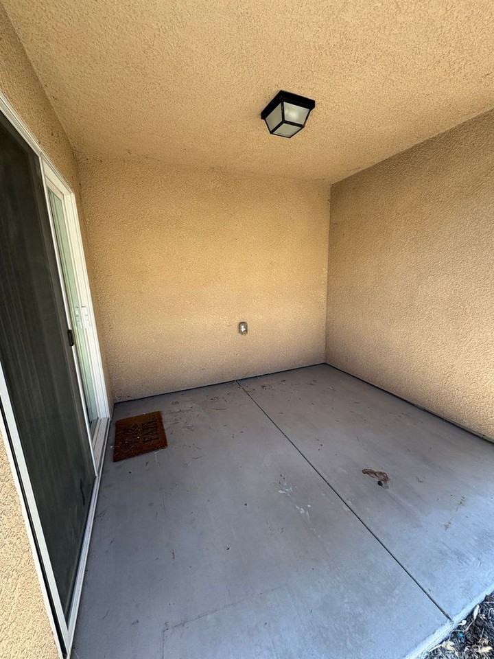 2111 Bella Oaks Dr - Photo 2 of 23