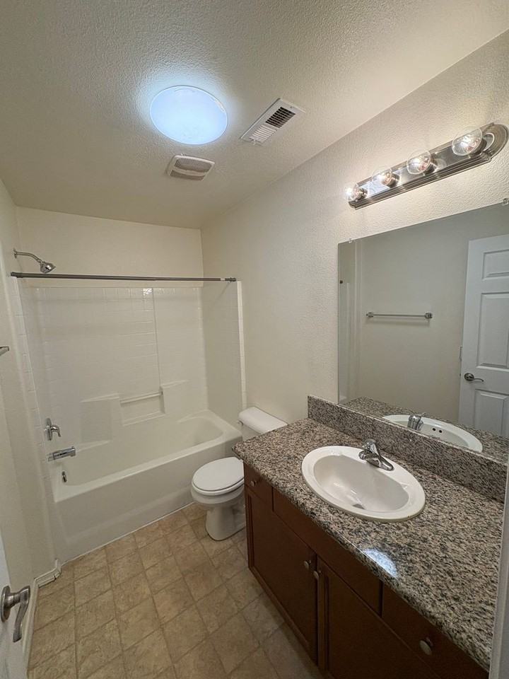 2111 Bella Oaks Dr - Photo 5 of 23