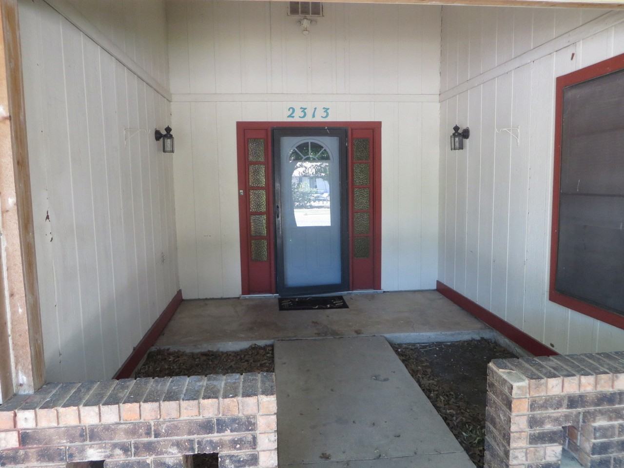 2313 Dover Rd - Photo 2 of 24