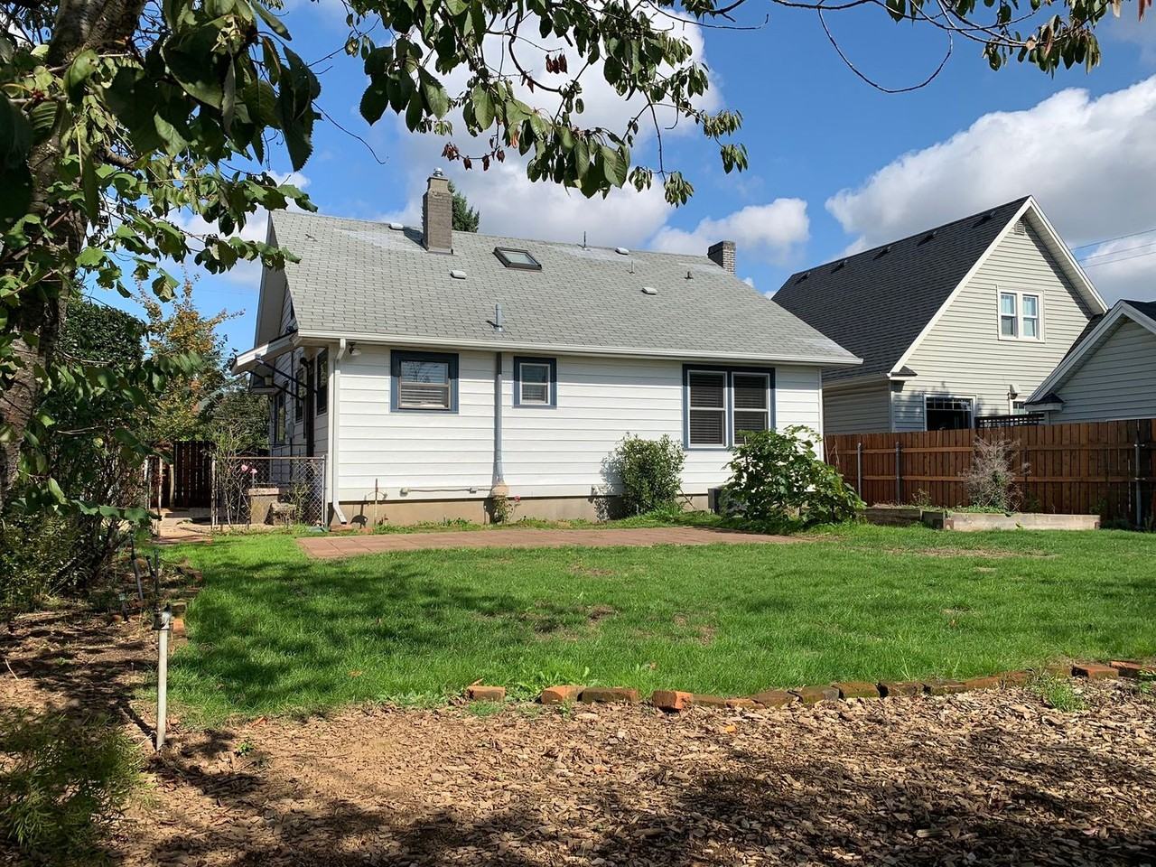 5134 Ne Multnomah St - Photo 3 of 32