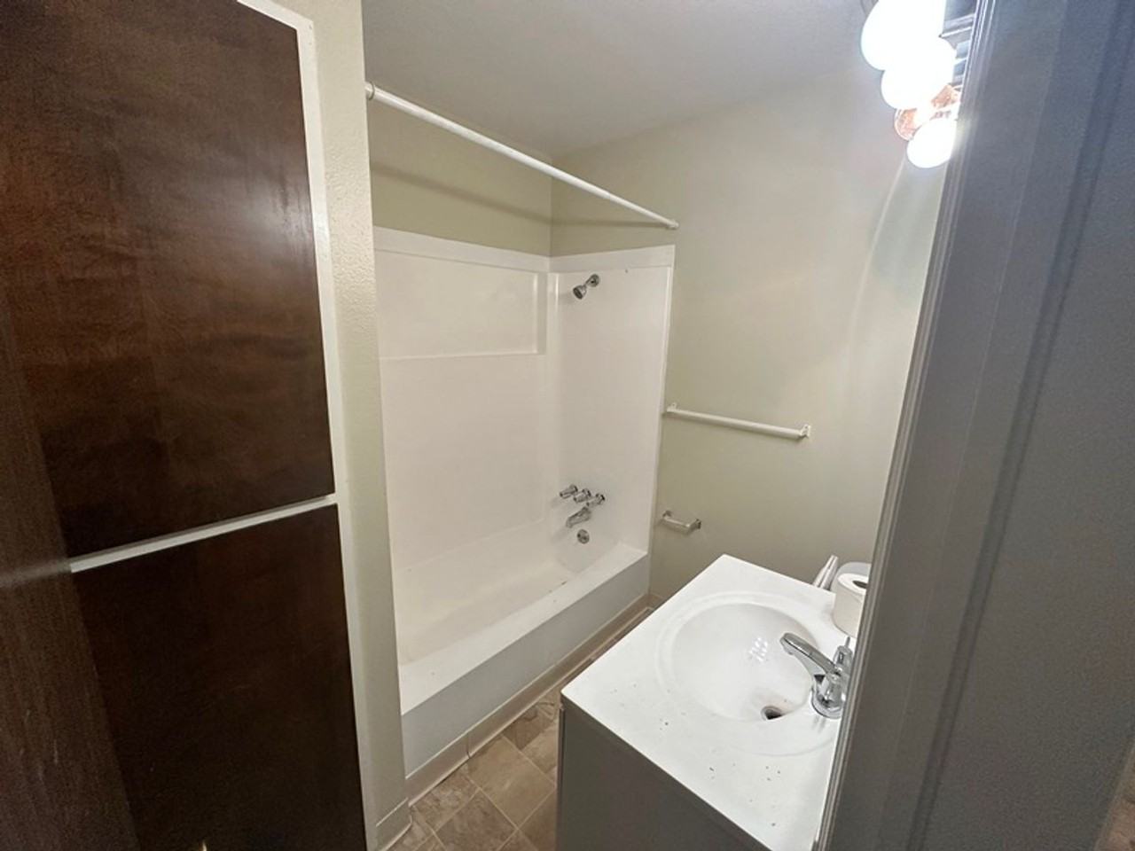 1480 Edgewood Ct - Photo 6 of 10