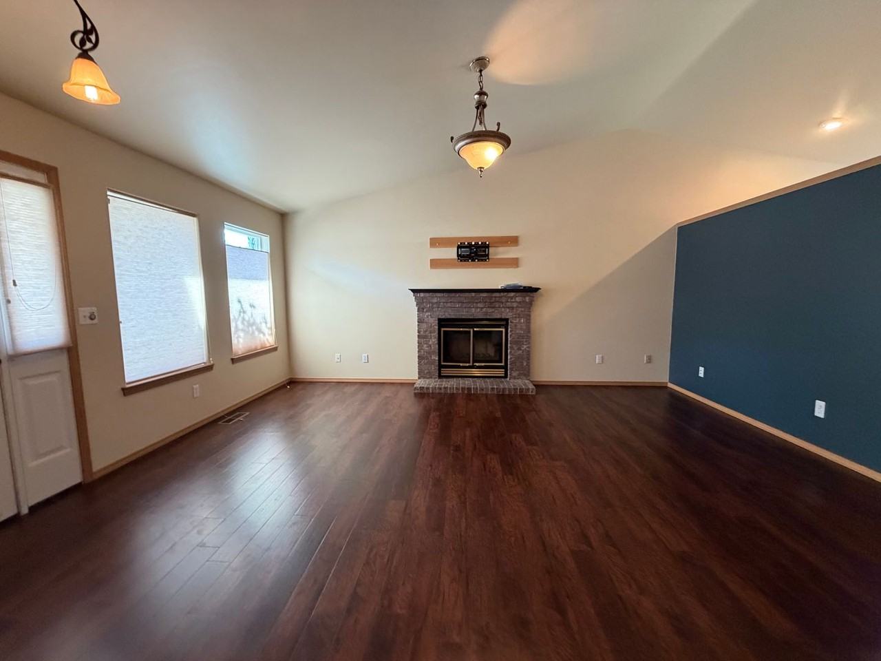 1721 Angela St - Photo 2 of 18