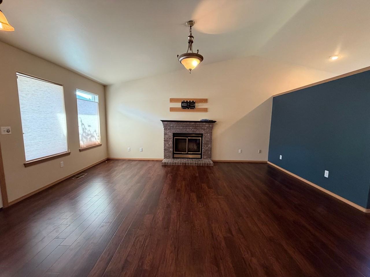 1721 Angela St - Photo 4 of 18