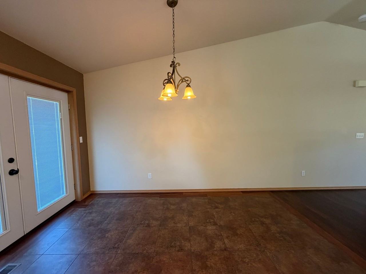 1721 Angela St - Photo 7 of 18