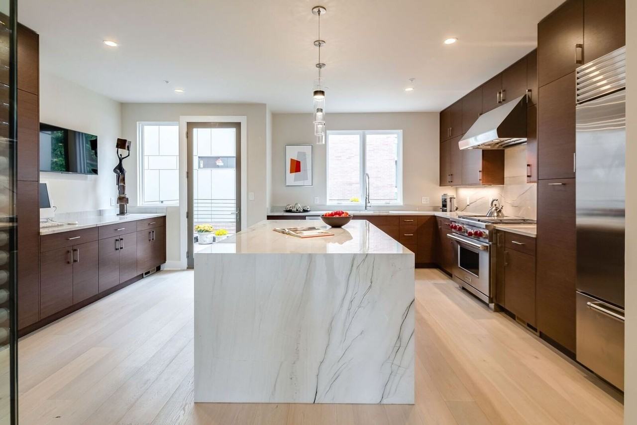 147 S Hancock St - Photo 3 of 50