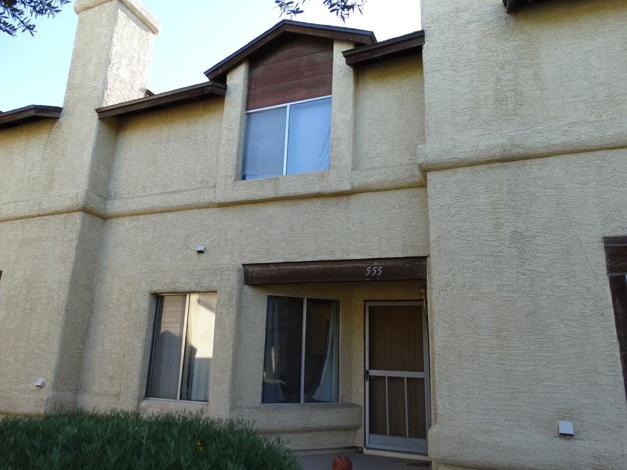 555 Kristin Ln - Photo 2 of 3