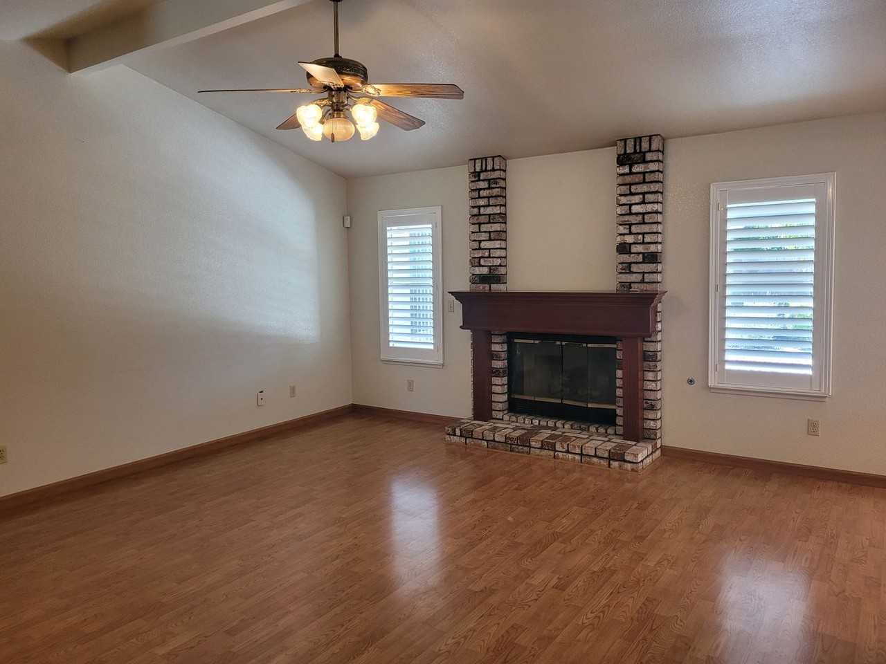 2305 Oxford Ave - Photo 2 of 13