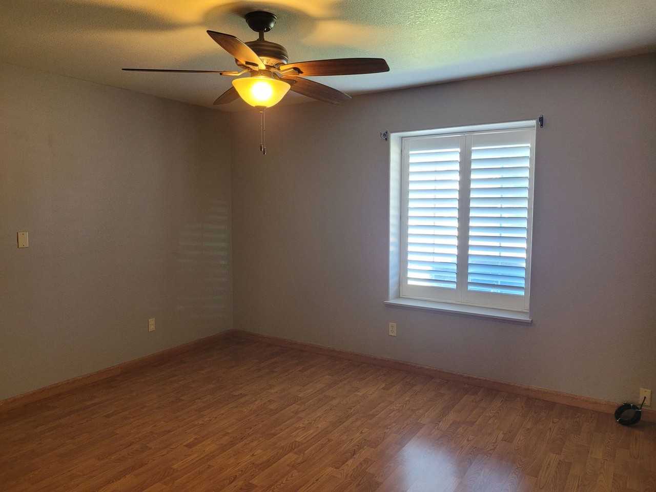2305 Oxford Ave - Photo 6 of 13