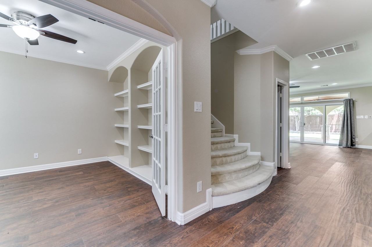 8603 Taylor Walk - Photo 3 of 25