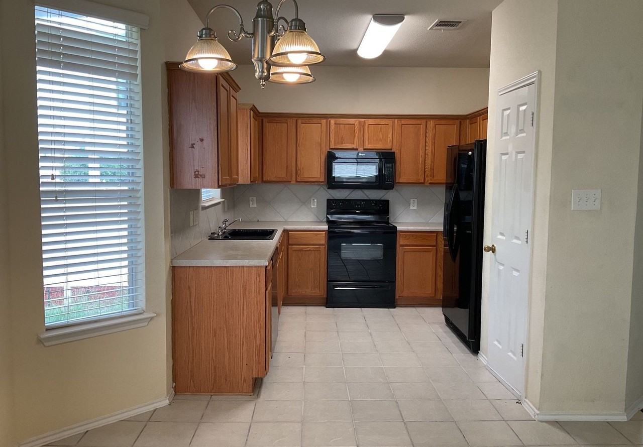 4302 Cessnock Dr - Photo 3 of 26