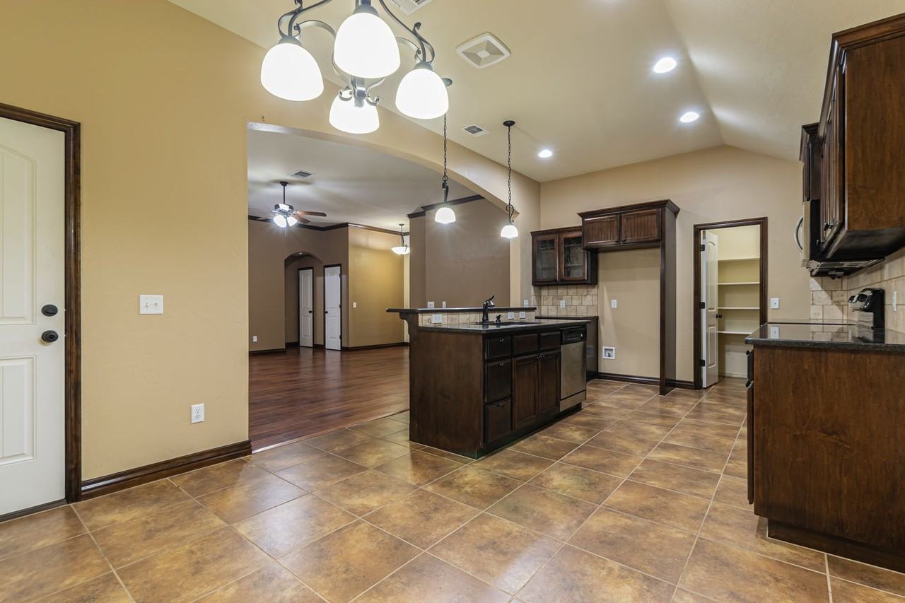 2405 Sw 138th St - Photo 6 of 25