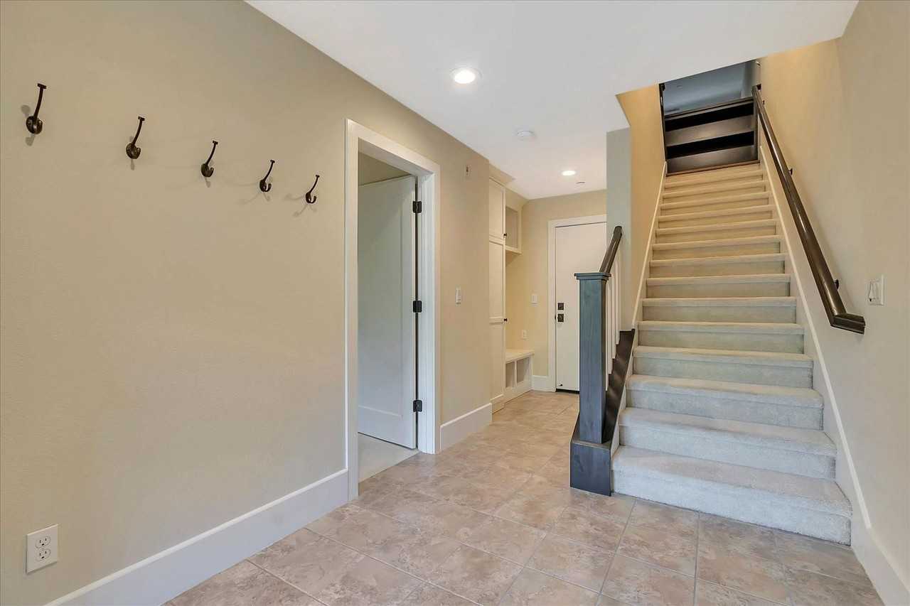 146 Lottie Ln - Photo 4 of 40
