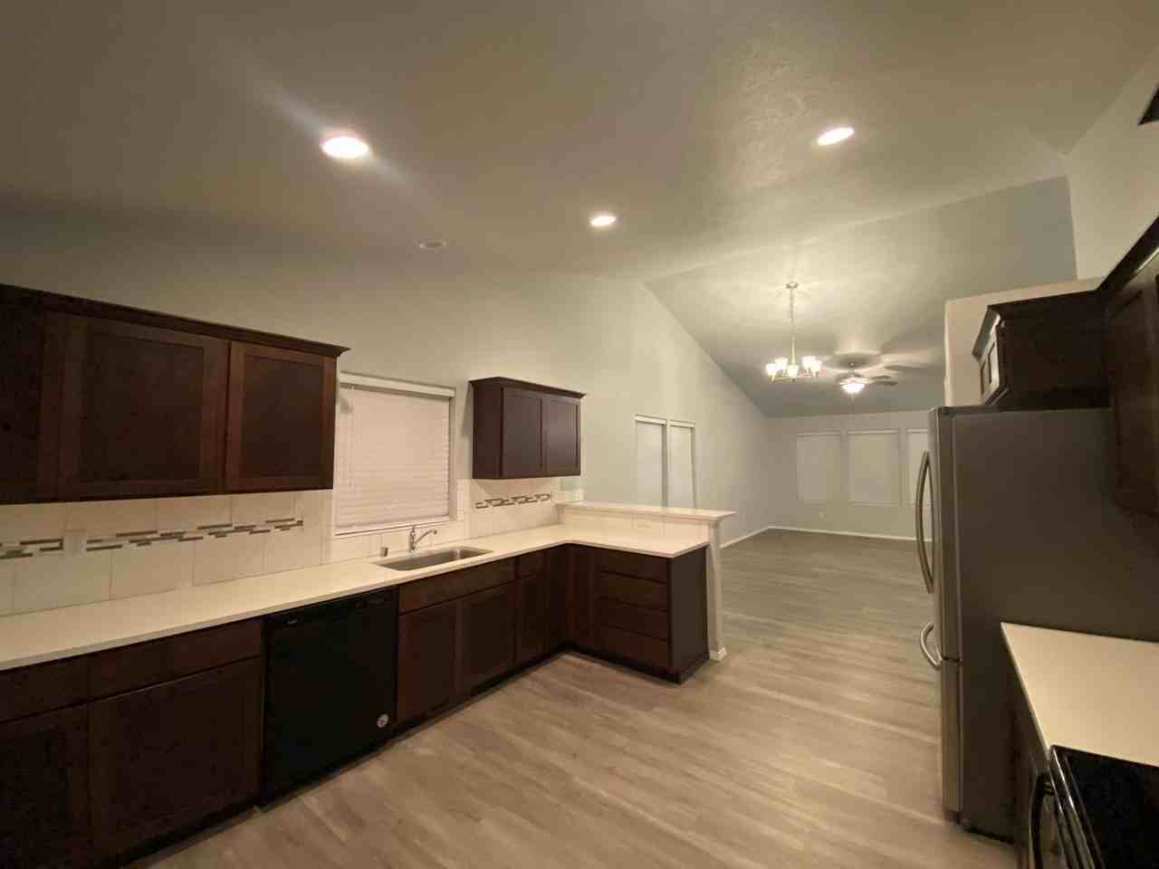 817 S Apple Pl - Photo 4 of 17