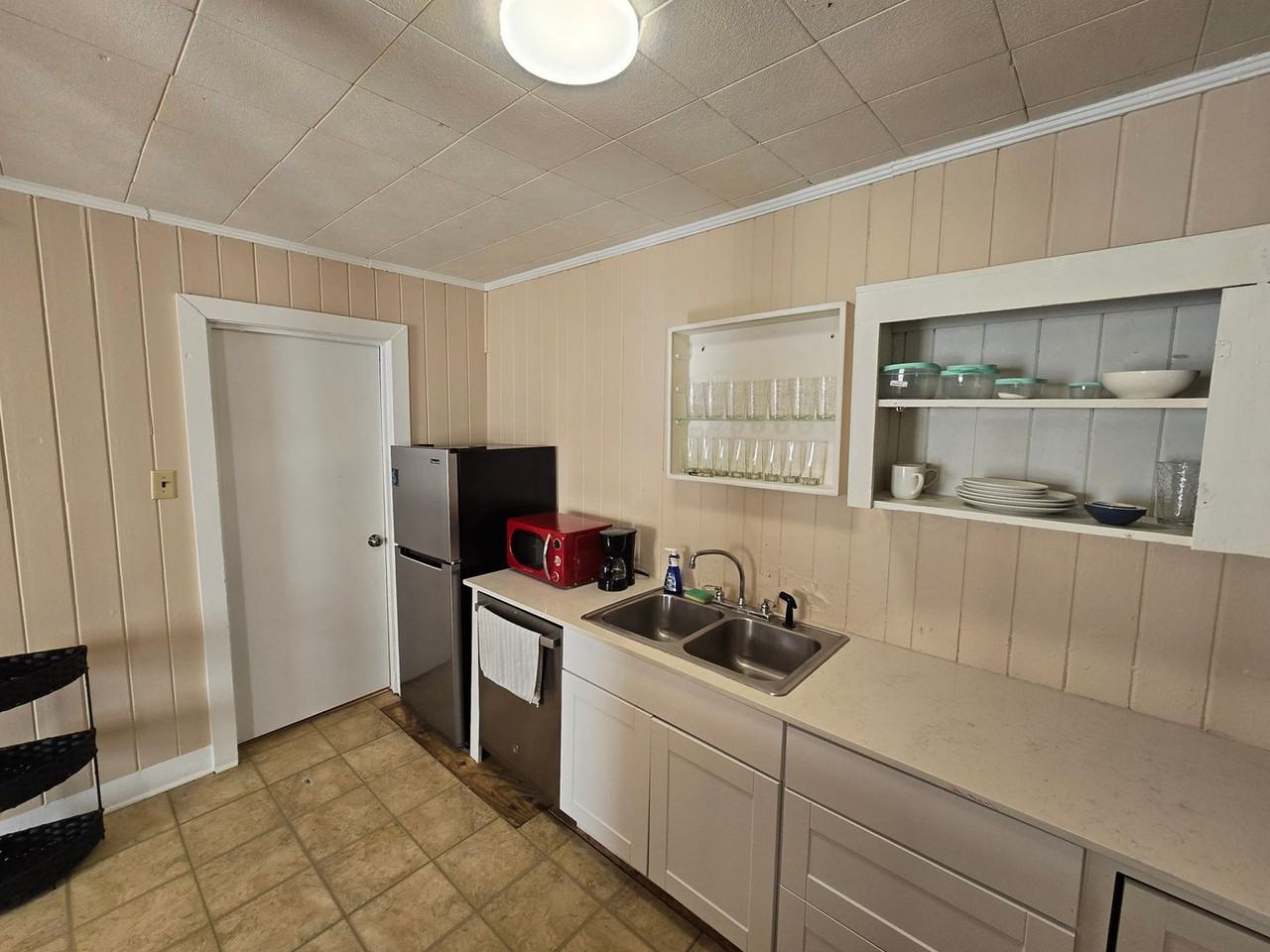 447 W 6th Ave - Photo 3 of 33