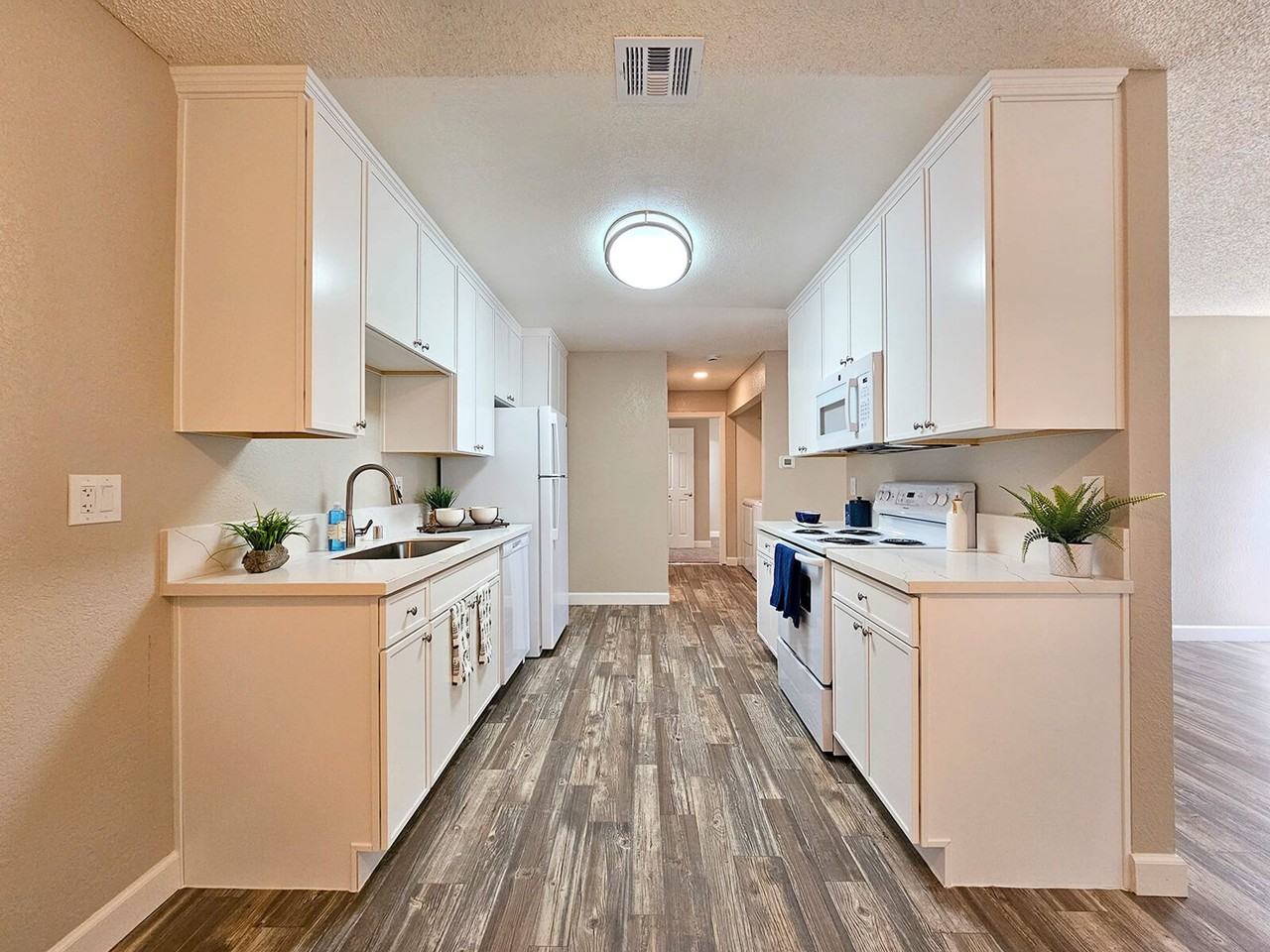 Heights Square Apartments! - Photo 3 of 10
