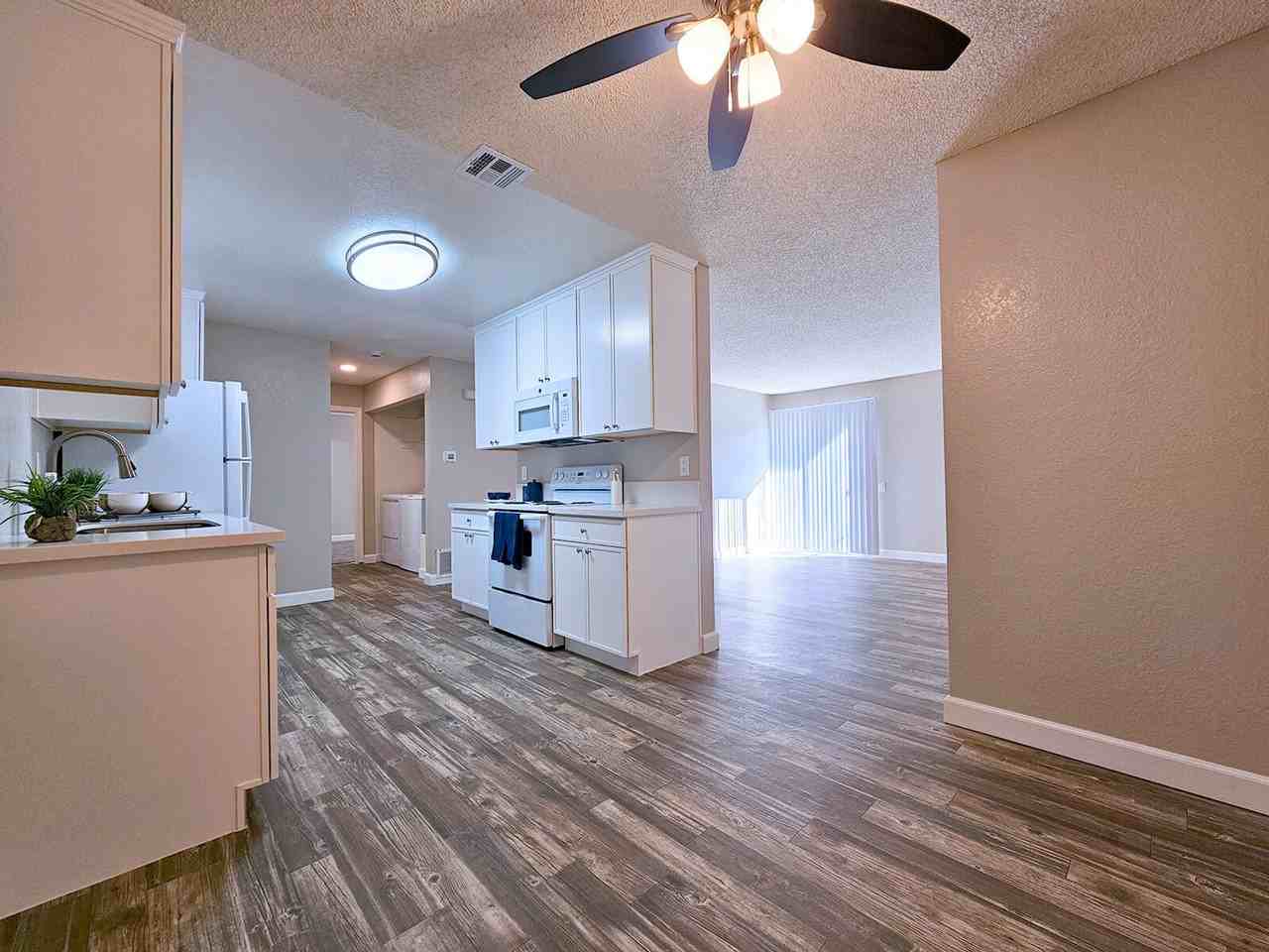 Heights Square Apartments! - Photo 5 of 10