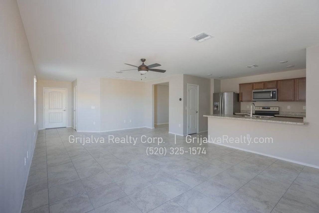 8749 E Pebble Stone Ln - Photo 3 of 19