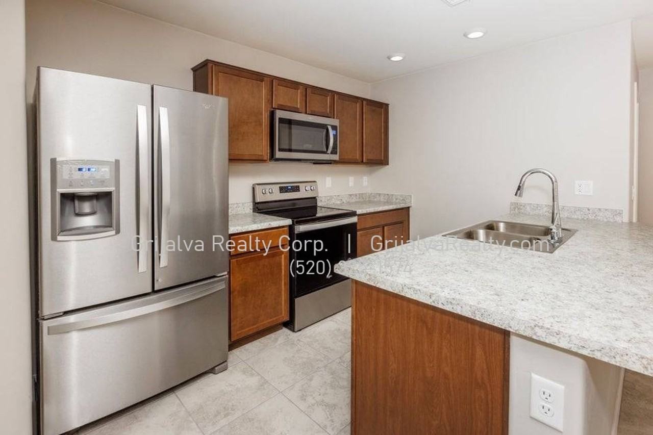 8749 E Pebble Stone Ln - Photo 4 of 19