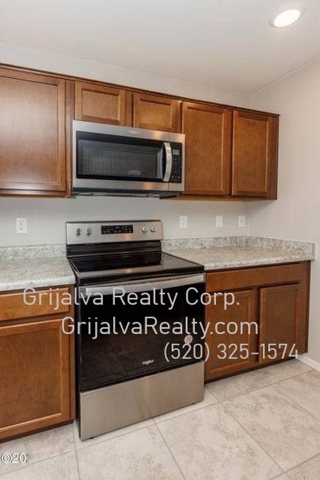 8749 E Pebble Stone Ln - Photo 5 of 19
