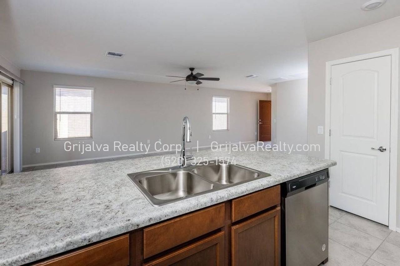 8749 E Pebble Stone Ln - Photo 6 of 19